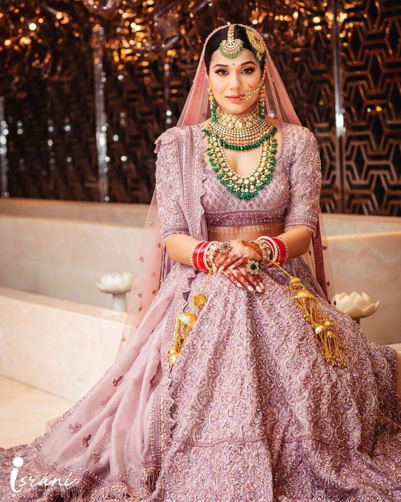 21 Different Lehenga Dupatta Draping Style For All Occassions | Latest  bridal lehenga, Pink bridal lehenga, Indian wedding outfits